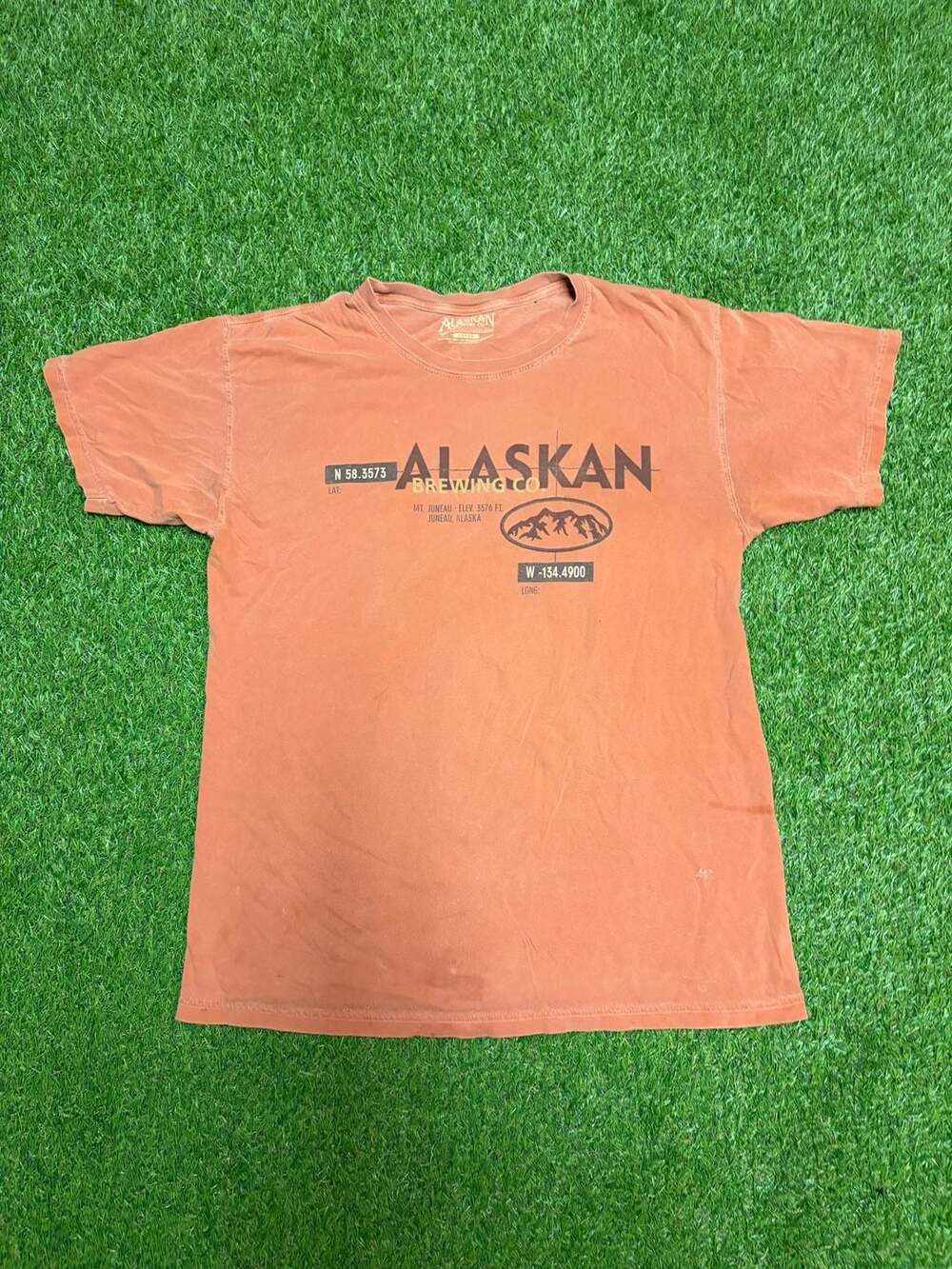 Alaskan Brewing Co. T-Shirt Size Large Orange Mountain Graphic Beer Tee